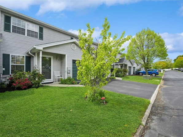 43 Biltmore Circle #43, Huntington Station, NY 11746