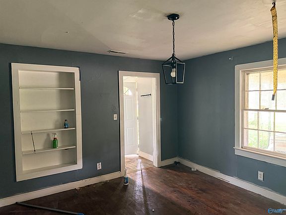 5th image of 223 Vann St