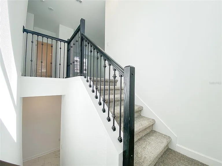 977 Leader St — Photo 12
