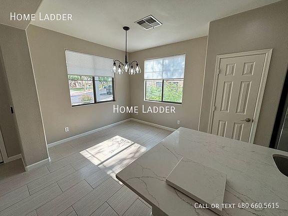 5th image of 105 E Palomino Dr