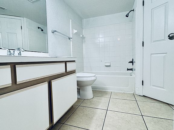 5th image of 2208 Antigua Pl APT 931