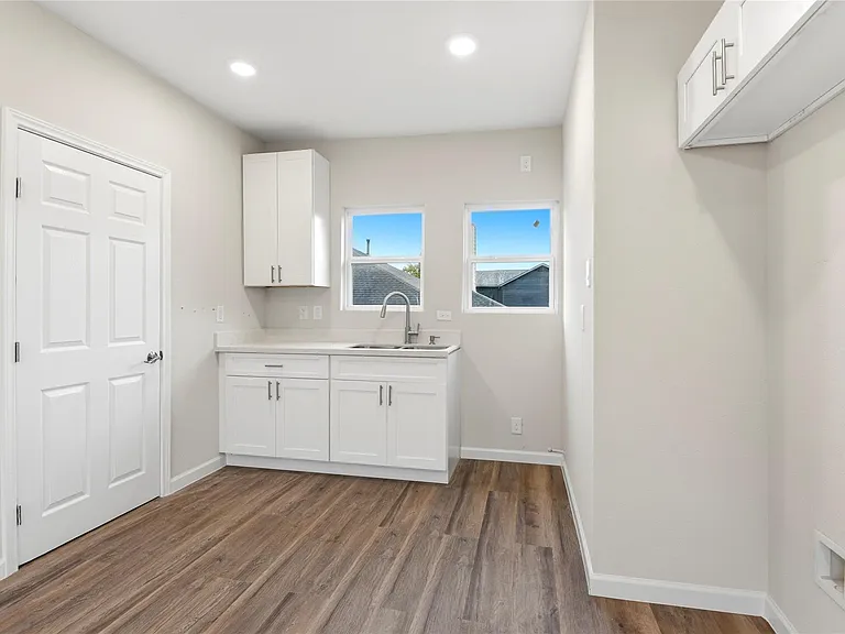 7010 Brownsville St — Photo 11