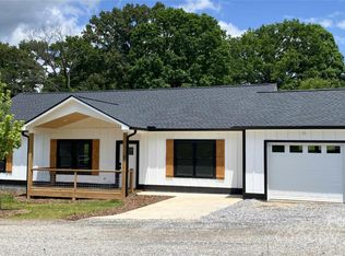 80 Peyton Elaine Rd, Clyde, NC 28721