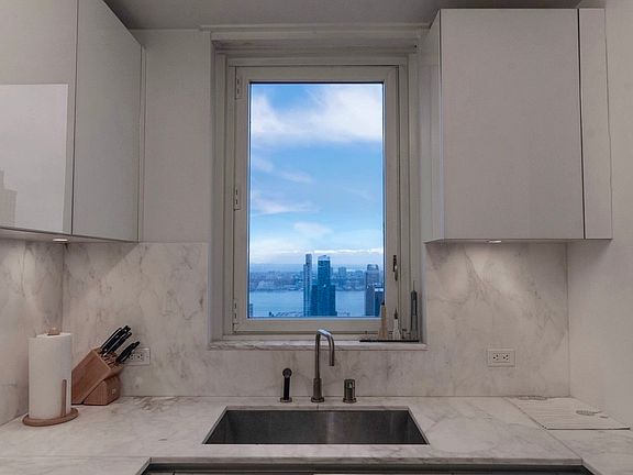 5th image of 322 W 57th St APT 45D