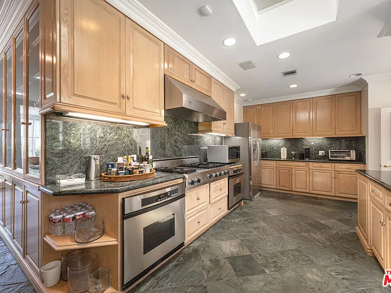 1201 Loma Vista Dr — Photo 11