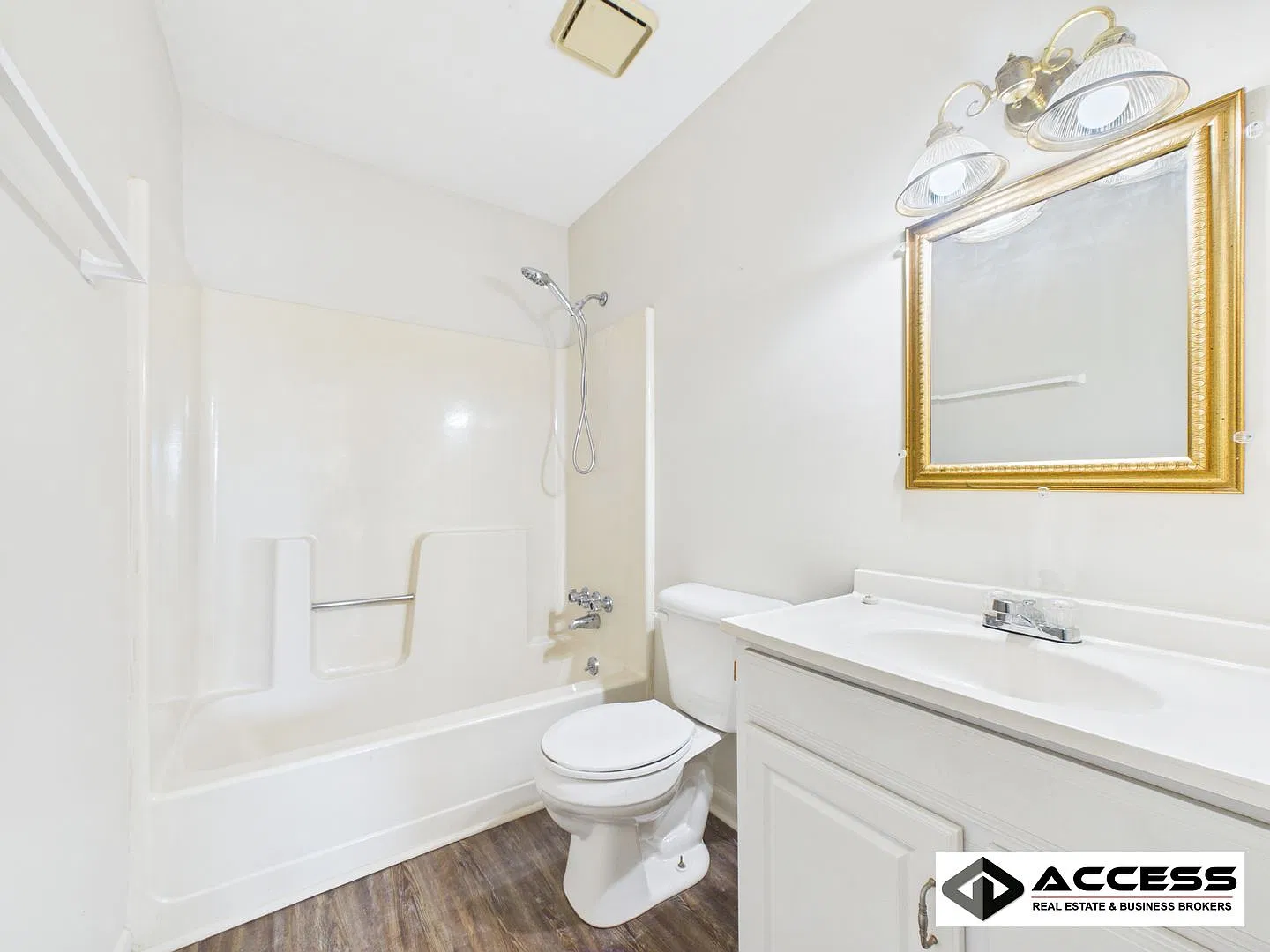 605 Adelle Street SW — Photo 4