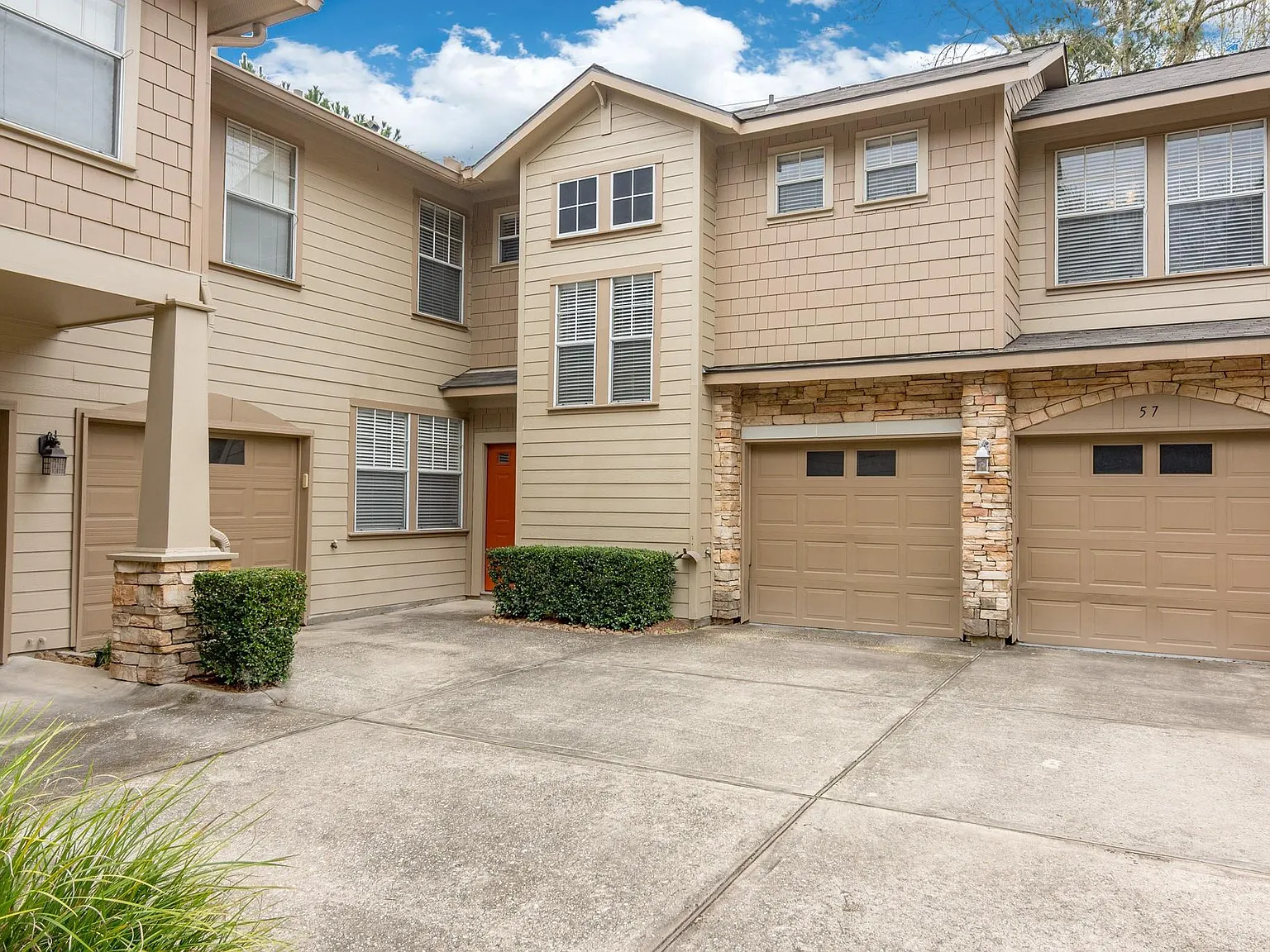3 bed, 2.5 bath, 1698 sqft, $2,100 — Photo 1