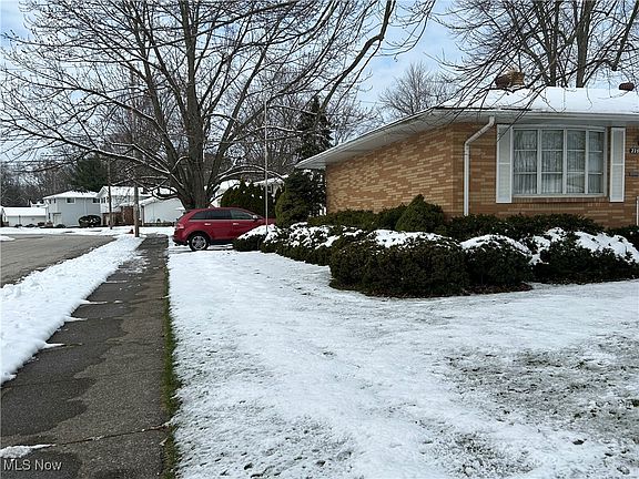 2nd image of 22506 Sharon Ln