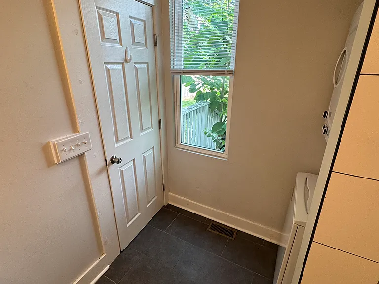 1573 E Rich St — Photo 7