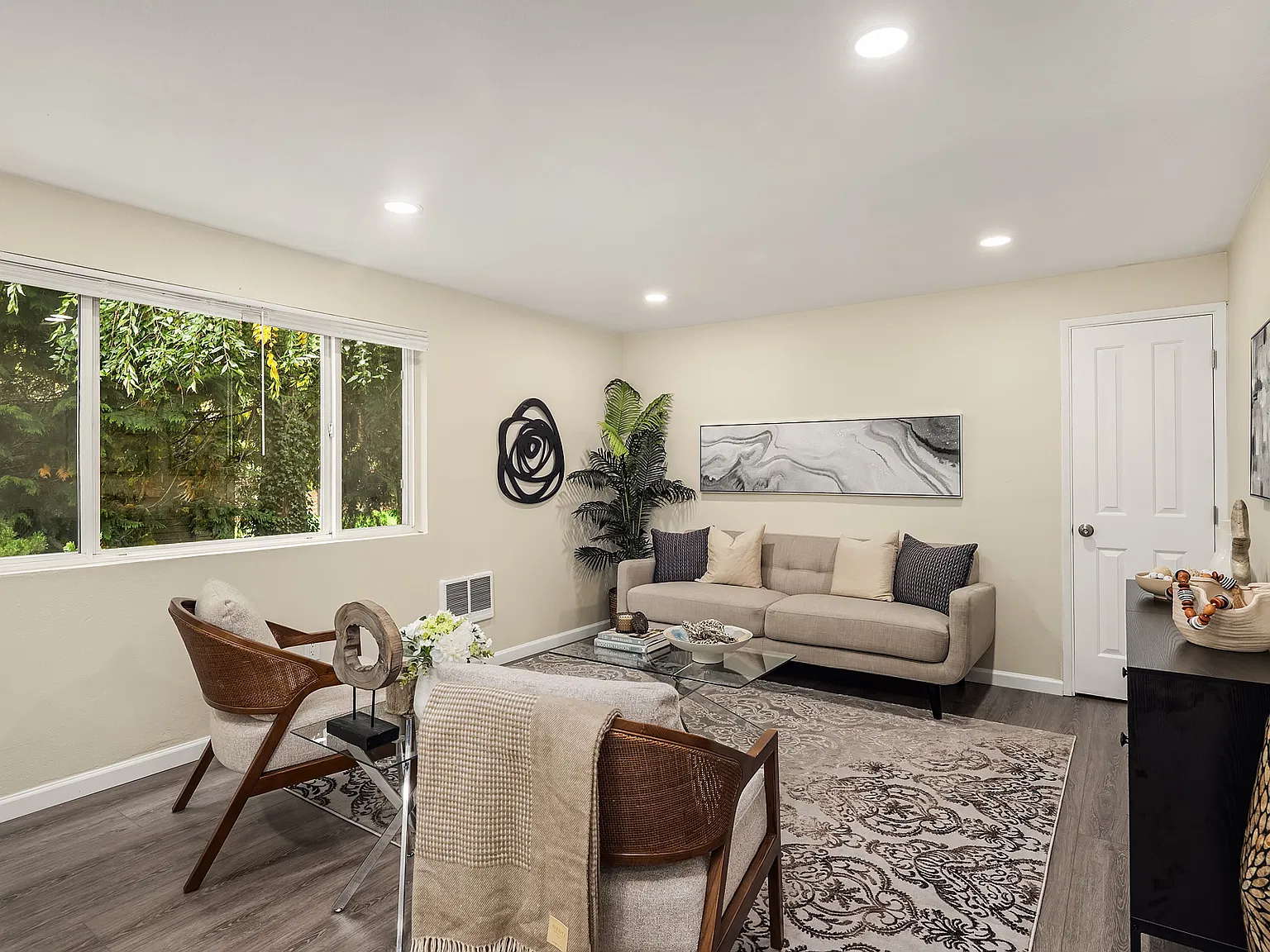 2 bed, 950 sqft, $2,695 — Photo 3