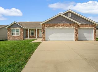 1021 Oak Creek Ln, Waterloo, IL 62298