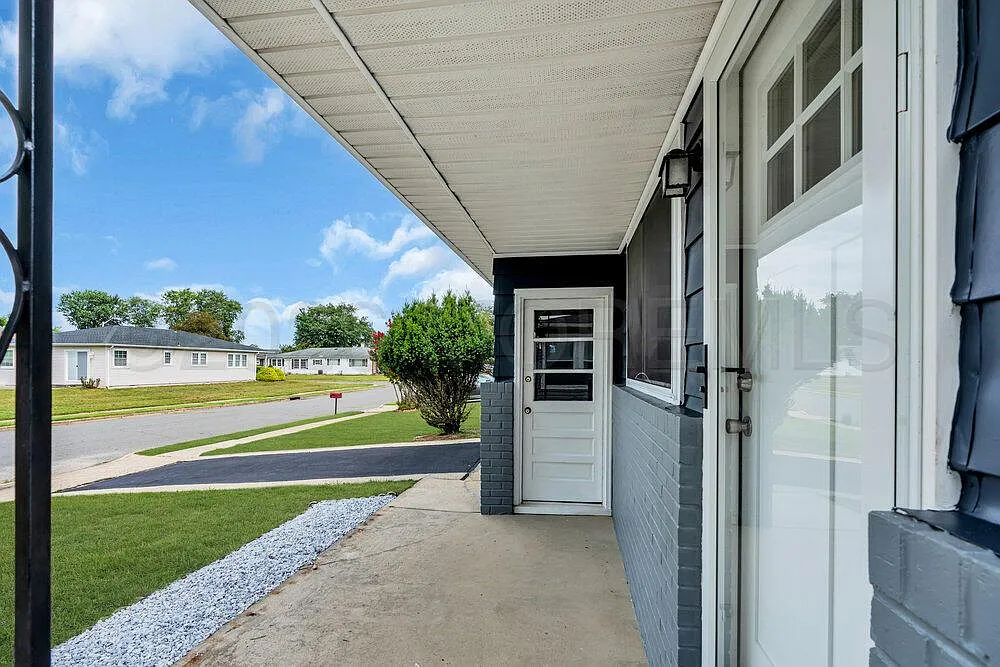 2 bed, 1.5 bath, 1124 sqft, $2,450 — Photo 3