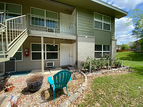 112 Lady Bird Ln Photo 1