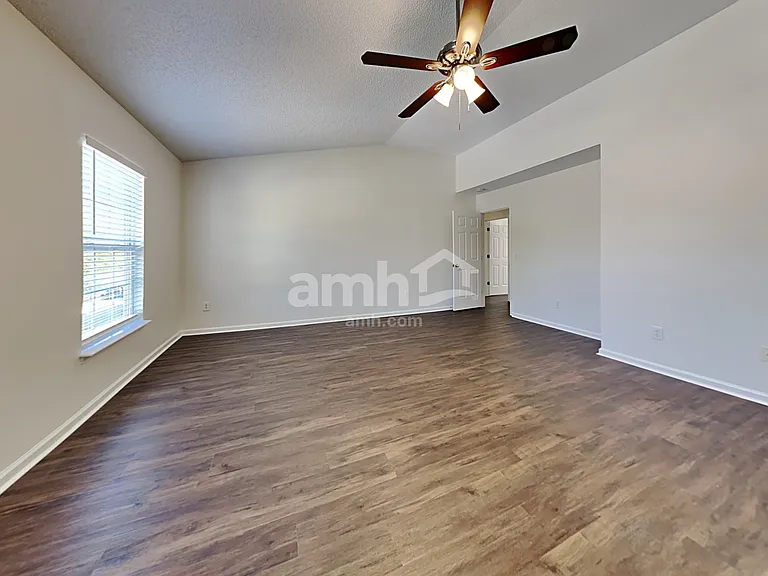 5069 Thornton Dr — Photo 9