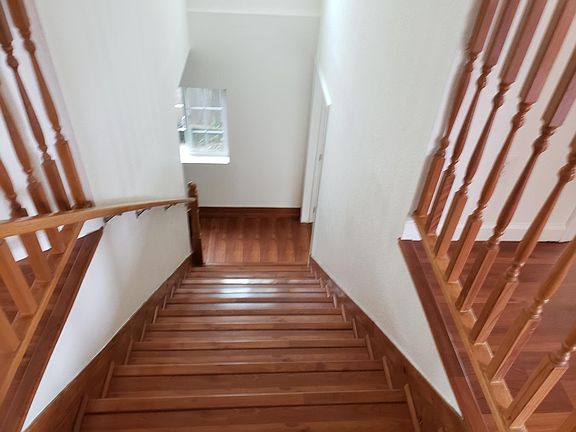 4th image of 256 Willits St