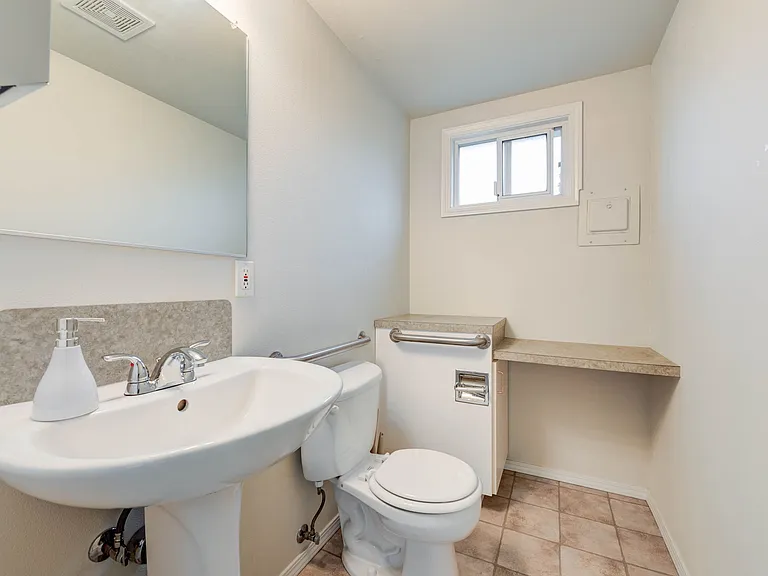 495 SE Maylor St — Photo 17