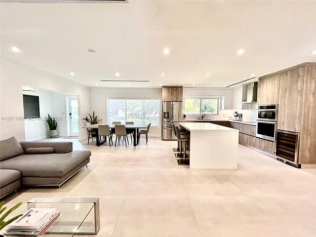 4 bed, 2.0 bath, 2268 sqft, $9,000 — Photo 3