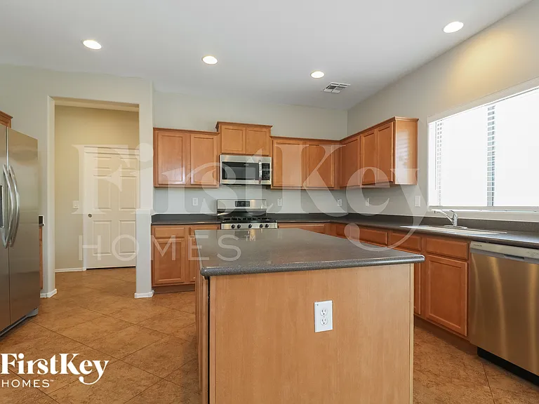 19395 W Madison St — Photo 7