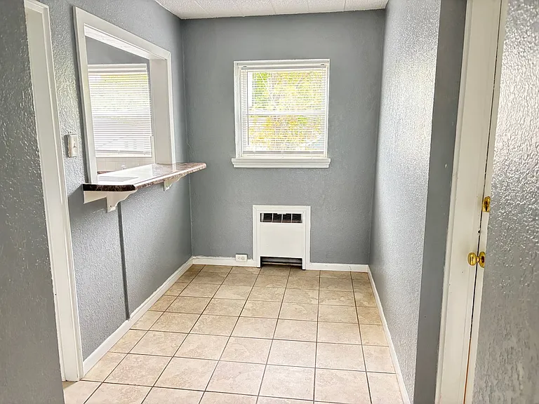 Hoagland Apartments — Photo 11