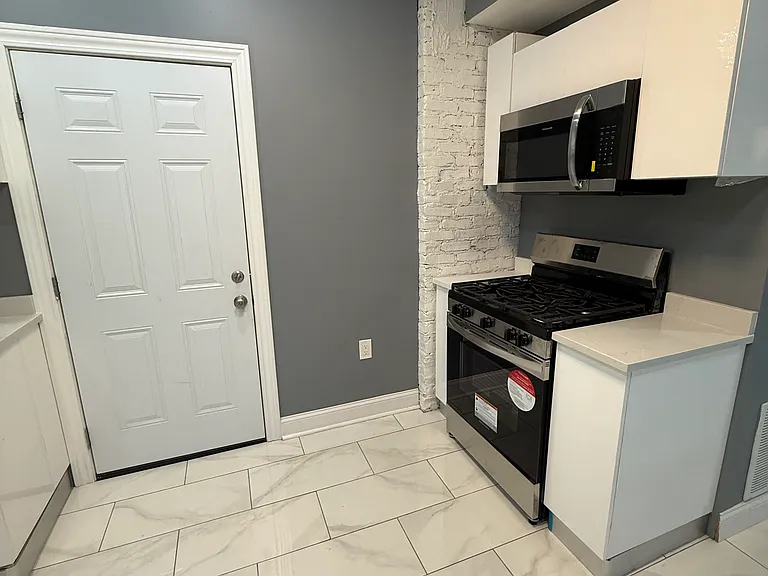6335 S Elizabeth St — Photo 7