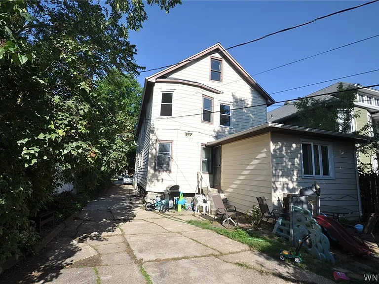 9 Wellington Rd — Photo 2
