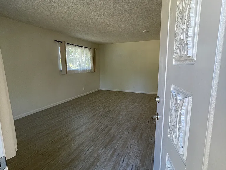 Door opens onto spacious living room