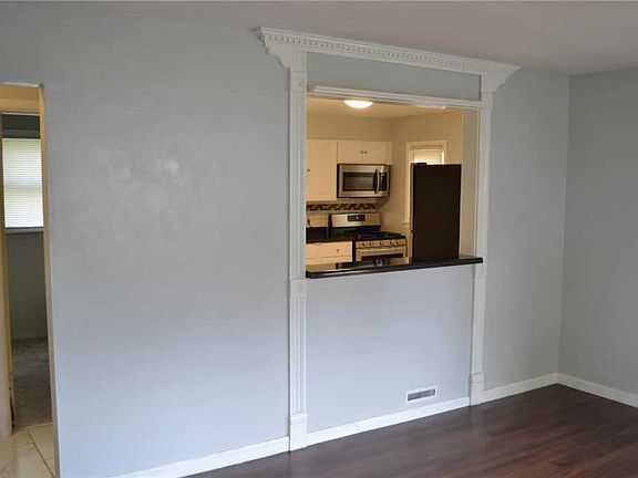 4th image of 1090 Flora Ln