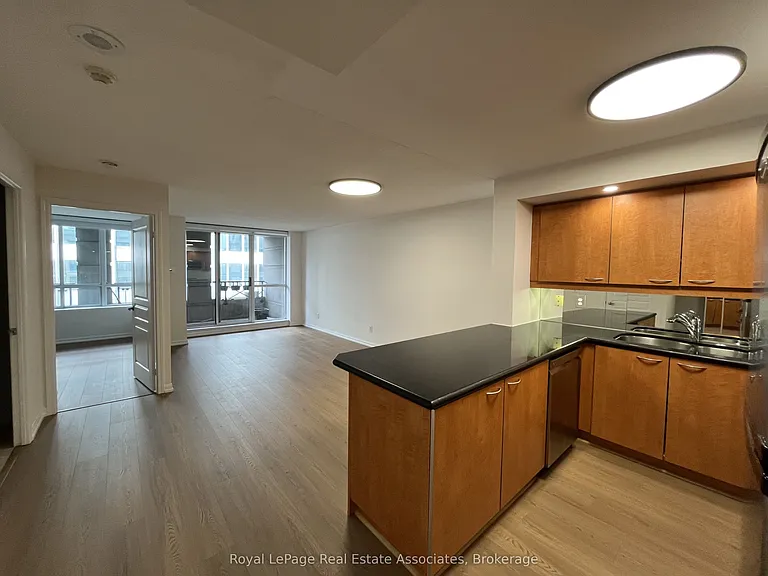 140 Simcoe St #1512 — Photo 8