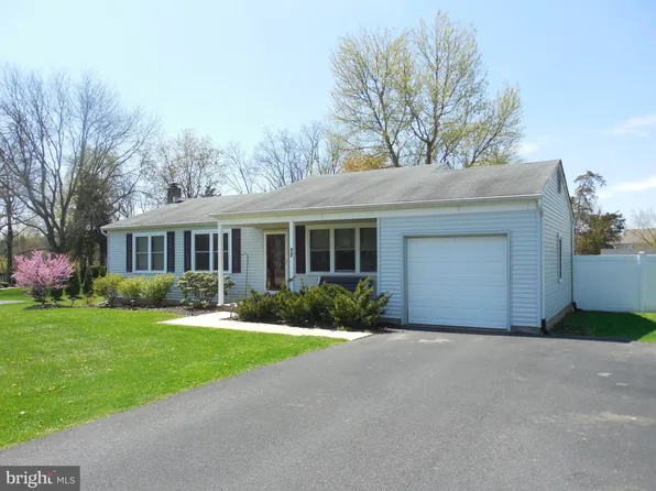 12 S Vassar Dr, Quakertown, PA 18951