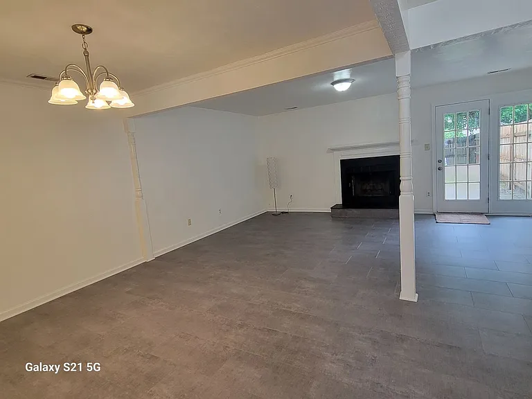 1563 Jameson Dr — Photo 10