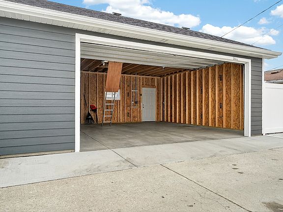 3rd image of 5819 S Newcastle Ave