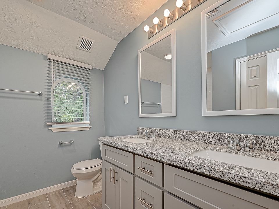2nd image of 318 Pine Manor Dr