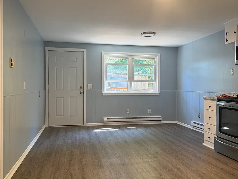 350 Cherry St — Photo 3