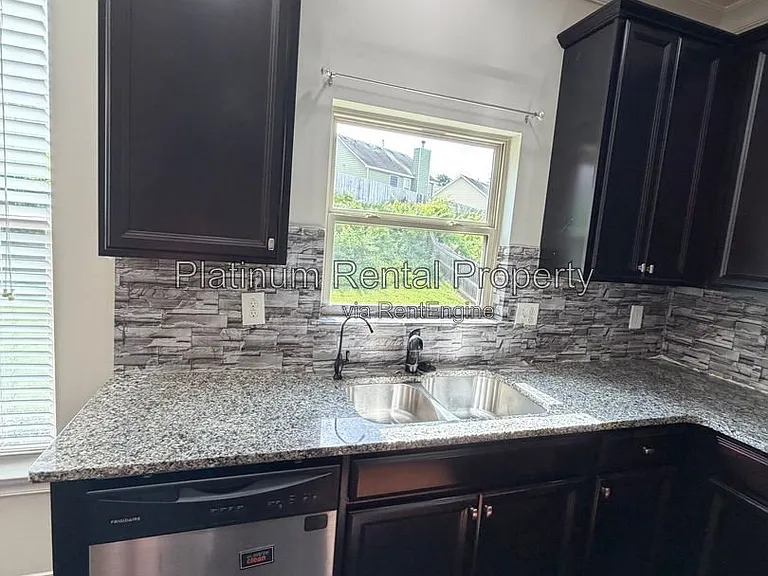 5075 Rialto Way — Photo 11