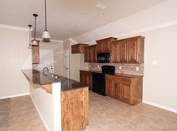 5th image of 2115 W 34th St