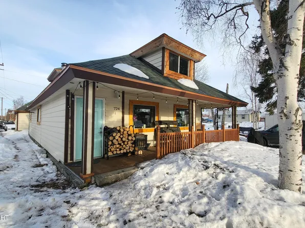 724 Market St, Nenana, AK 99760