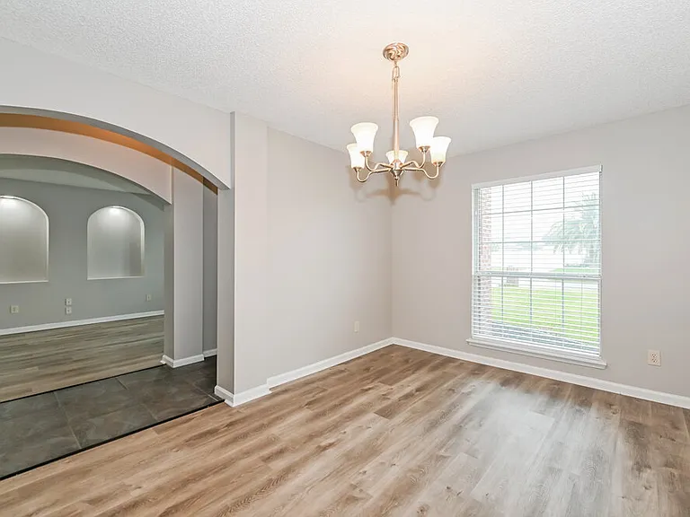 550 Whitfield Rd — Photo 5