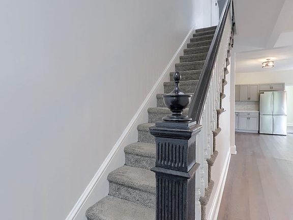 4th image of 839 N George St