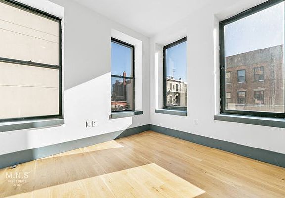 4th image of 23 Menahan St #4D