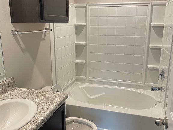 4th image of 33473 Hyacinth St