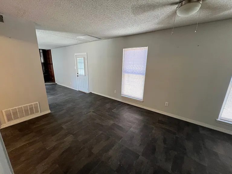 1109 Chama St NE — Photo 7