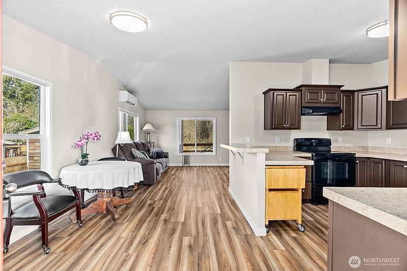 2nd image of 624 Fir Street