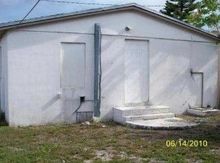 1020 W 32nd St, Riviera Beach, FL 33404