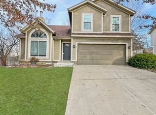 5201 Lakecrest Dr, Shawnee, KS 66218