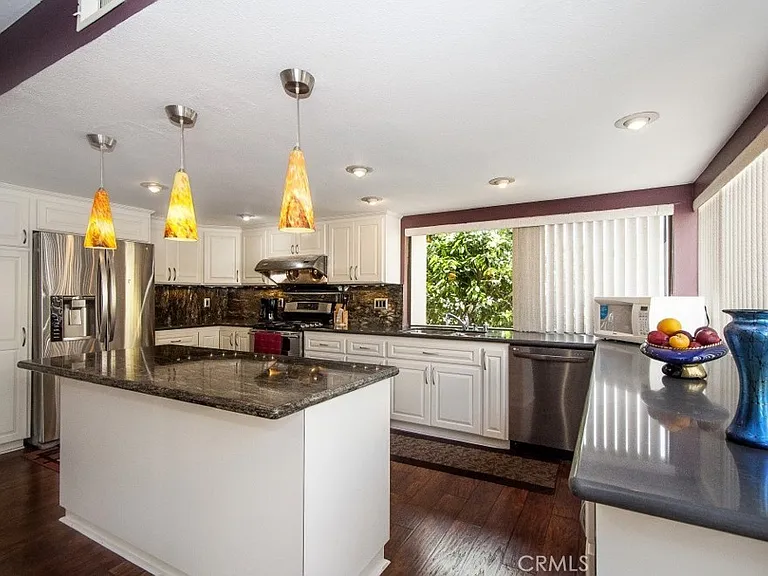 24 Cypress Tree Ln — Photo 6