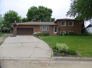 215 Ponderosa Dr, Miles City, MT 59301