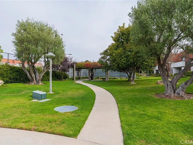28033 Ridgebluff Ct — Photo 2