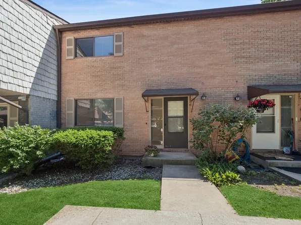 1631 Bow Trl, Wheeling, IL 60090