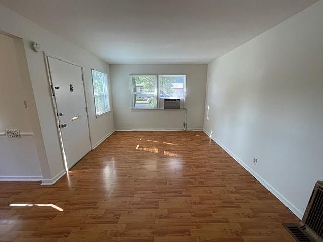 1st image of 2514 Oak St