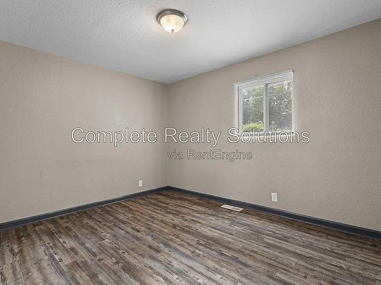 1926 Hudson Rd — Photo 18